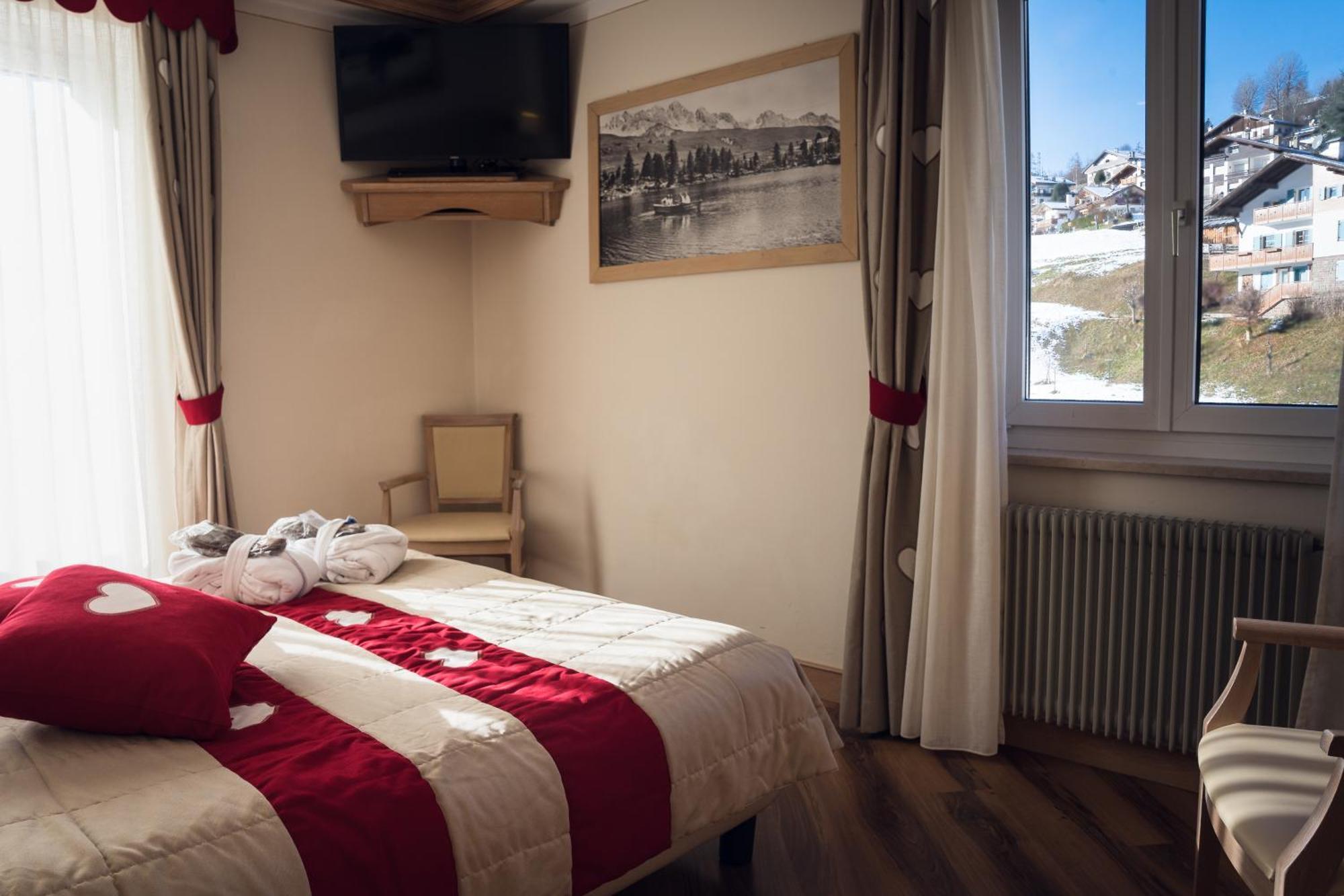 Hotel Alle Alpi Moena Exterior photo